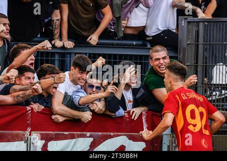 Rom, Italien. Oktober 2023. Stephan El Shaarawy, von AS Roma, feiert nach dem Siegtor während des italienischen Fußballspiels der Serie A zwischen Roma und Monza im Olympiastadion in Rom, Italien, 22. Oktober 2023. Roma besiegte Monza mit 1:0. UPDATE IMAGES PRESS/Riccardo de Luca Credit: Riccardo de Luca - Update Images/Alamy Live News Stockfoto