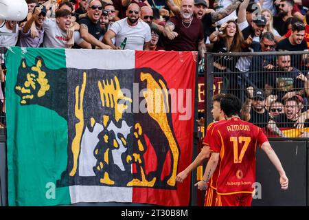 Rom, Italien. Oktober 2023. Stephan El Shaarawy, von AS Roma, verließ, feiert, nachdem er das Siegtor beim italienischen Meisterschaftsspiel der Serie A zwischen Roma und Monza im Olympiastadion in Rom, Italien, am 22. Oktober 2023 erzielte. Roma besiegte Monza mit 1:0. UPDATE IMAGES PRESS/Riccardo de Luca Credit: Riccardo de Luca - Update Images/Alamy Live News Stockfoto