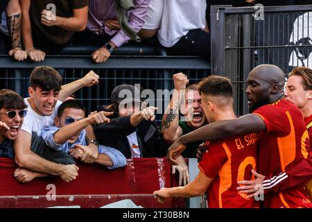 Rom, Italien. Oktober 2023. Stephan El Shaarawy, von AS Roma, verließ, feiert, nachdem er das Siegtor beim italienischen Meisterschaftsspiel der Serie A zwischen Roma und Monza im Olympiastadion in Rom, Italien, am 22. Oktober 2023 erzielte. Roma besiegte Monza mit 1:0. UPDATE IMAGES PRESS/Riccardo de Luca Credit: Riccardo de Luca - Update Images/Alamy Live News Stockfoto