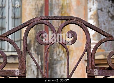 Altes rotes Gitter in Ribeirao Preto, Sao Paulo, Brasilien Stockfoto