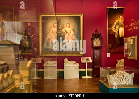 Porträt von Josephine Bowes spiegelt sich in einem Glasvitrinen im Bowes Museum Stockfoto