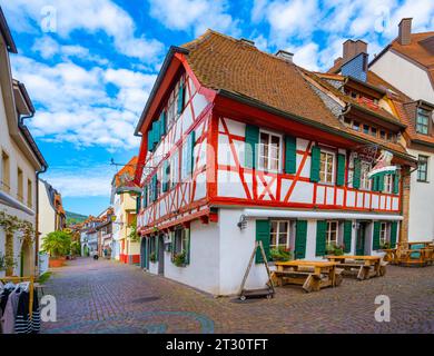 Fachwerkhäuser in der historischen Altstadt von Neustadt an der Weinstraße, Rheinland-Pfalz, Deutschland, Europa Stockfoto