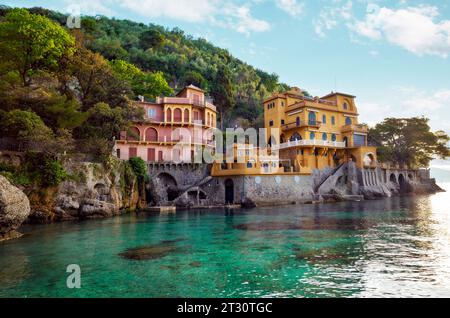 Luxusvillen an der Küste in Portofino, Ligurien, Italien Stockfoto