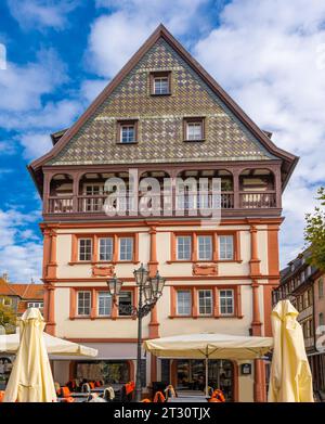 Historisches Fachwerkhaus Scheffelhaus auf dem Marktplatz in Neustadt an der Weinstraße, Rheinland-Pfalz, Deutschland, Europa Stockfoto