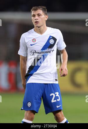 Turin, Italien. Oktober 2023. Nicolo Barella vom FC Internazionale sieht beim Spiel der Serie A im Stadio Grande Torino in Turin an. Der Bildnachweis sollte lauten: Jonathan Moscrop/Sportimage Credit: Sportimage Ltd/Alamy Live News Stockfoto