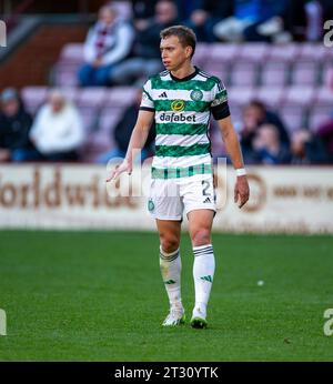 Tynecastle Park, Edinburgh, Großbritannien. Oktober 2023. Scottish Premiership Football, Hearts versus Celtic; Alistair Johnston von Celtic Credit: Action Plus Sports/Alamy Live News Stockfoto