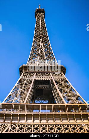 Eiffelturm von unten gesehen - Paris-Frankreich-Europa Stockfoto