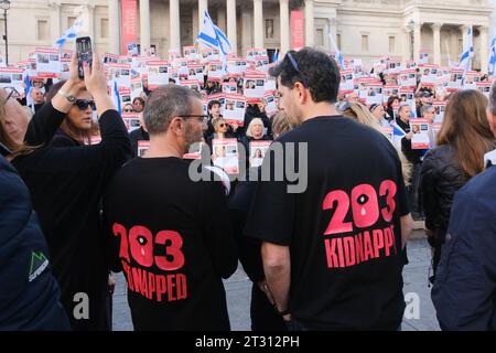 Trafalgar Square, London, Großbritannien. Oktober 2023. Bringen Sie sie nach Hause für die entführten Israelis beim Angriff der Hamas. Quelle: Matthew Chattle/Alamy Live News Stockfoto