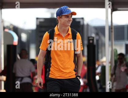 Austin, Usa . Oktober 2023. McLaren-Fahrer Oscar Piastri kommt am 22. Oktober 2023 auf dem Circuit of the Americas in Austin an. (Foto: Stephanie Tacy/SIPA USA) Credit: SIPA USA/Alamy Live News Stockfoto