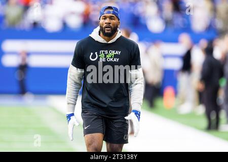 Indianapolis, Indiana, USA. Oktober 2023. Indianapolis Colts Linebacker Shaquille Leonard (53) während des Vorspiels der NFL gegen die Cleveland Browns im Lucas Oil Stadium in Indianapolis, Indiana. John Mersits/CSM/Alamy Live News Stockfoto