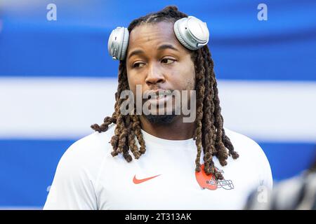 Indianapolis, Indiana, USA. Oktober 2023. Cleveland Browns Running Back Kareem Hunt (27) während des Vorspiels der NFL gegen die Indianapolis Colts im Lucas Oil Stadium in Indianapolis, Indiana. John Mersits/CSM/Alamy Live News Stockfoto