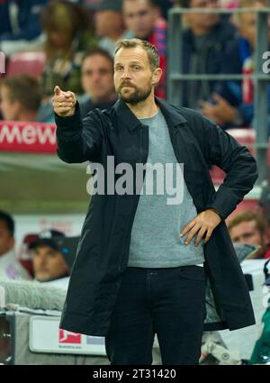 Bo Svensson, MZ Trainer traurig im 1. Spiel. FSV MAINZ 05 - FC BAYERN MÜNCHEN 1-3 am 21. Oktober 2023 in Mainz. Saison 2023/2024, 1.Bundesliga, FCB, München, Spieltag 8, 8.Spieltag © Peter Schatz / Alamy Live News - DFL-VORSCHRIFTEN VERBIETEN DIE VERWENDUNG VON FOTOGRAFIEN als BILDSEQUENZEN und/oder QUASI-VIDEO - Stockfoto