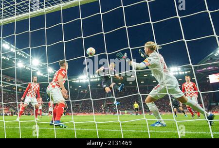 Harry Kane, FCB 9 Punkte, schießt 0-2 Tor, Tor, Treffer, Torschuss, gegen Robin ZENTNER, Torwart MZ 27 in Match 1. FSV MAINZ 05 - FC BAYERN MÜNCHEN 1-3 am 21. Oktober 2023 in Mainz. Saison 2023/2024, 1.Bundesliga, FCB, München, Spieltag 8, 8.Spieltag © Peter Schatz / Alamy Live News - DFL-VORSCHRIFTEN VERBIETEN DIE VERWENDUNG VON FOTOGRAFIEN als BILDSEQUENZEN und/oder QUASI-VIDEO - Stockfoto