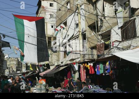 Beirut, Libanon. Oktober 2023. Proiranische HisbollahKämpfer nehmen