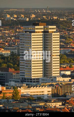 Hochhaus Deutsche Rentenversicherung, Hohenzollerndamm, Wilmersdorf, Berlin, Deutschland *** Hochhaus Deutsche Rentenversicherung, Hohenzollerndamm, Wilmersdorf, Berlin, Deutschland Credit: Imago/Alamy Live News Stockfoto