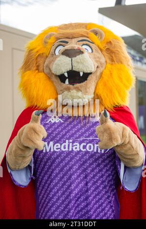 Florenz, Italien. Oktober 2023. Florenz, Italien, 22. Oktober 2023: Fiorentina mascotte während des Serie A Women League Spiels zwischen Fiorentina Women und Juventus Women im Viola Park in Florenz, Italien. (Sara Esposito/SPP) Credit: SPP Sport Press Photo. /Alamy Live News Stockfoto