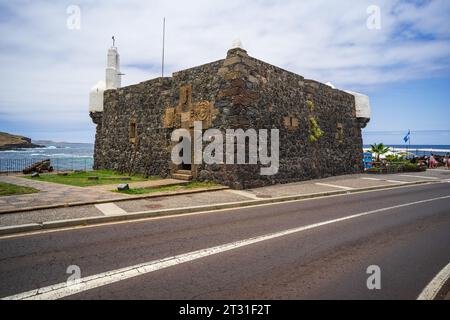 Fort San Miguel (Castillo de San Miguel) und alte Straßen der antiken Stadt Garachico an der Nordküste Teneriffas. Stockfoto