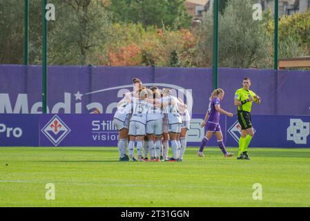 Florenz, Italien. Oktober 2023. Florenz, Italien, 22. Oktober 2023: Juventus feiert, nachdem er beim Spiel der Serie A Women League zwischen Fiorentina Women und Juventus Women im Viola Park in Florenz, Italien, einen Treffer erzielt hat. (Sara Esposito/SPP) Credit: SPP Sport Press Photo. /Alamy Live News Stockfoto