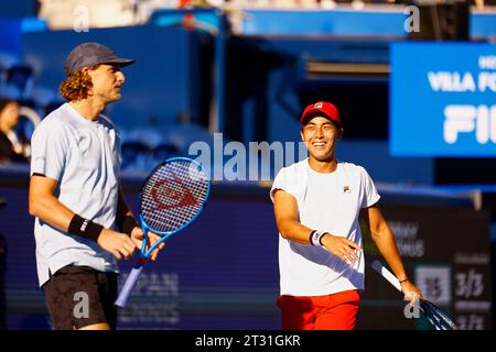 Tokio, Japan. Oktober 2023. (R zu L) Rinky HIJIKATA (aus) und Max PURCELL (aus) im Kampf gegen Jamie MURRAY (GBR) und Michael VENUS (NZL) im Finale der Kinoshita Group Japan Open Tennis Championships 2023 im Ariake Coliseum. Dies ist das am längsten laufende ATP Tour-Turnier in Asien, das erstmals 1972 ausgetragen wurde. Das Turnier findet vom 16. Bis 22. Oktober statt. Hijikata und Purcel gewannen mit 6:4, 6:1. (Kreditbild: © Rodrigo Reyes Marin/ZUMA Press Wire) NUR REDAKTIONELLE VERWENDUNG! Nicht für kommerzielle ZWECKE! Stockfoto