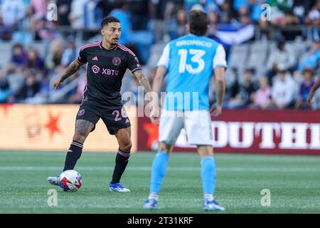 Charlotte, North Carolina, USA. Oktober 2023. Inter Miami Mittelfeldspieler Gregore (26) will beim MLS-Fußballspiel zwischen Inter Miami CF und Charlotte FC im Bank of America Stadium in Charlotte, North Carolina, bestehen. Greg Atkins/CSM/Alamy Live News Stockfoto