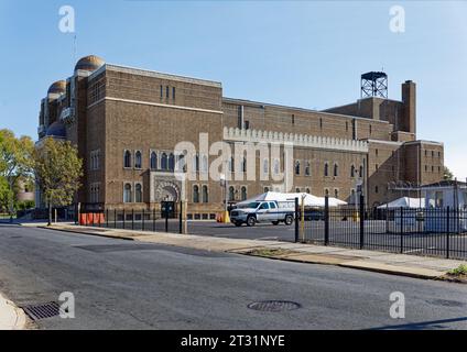 Ewing and Carroll, Trenton: Der ehemalige Crescent-Tempel, der heute von den Versammlungen der Pfingstkirche genutzt wird; Teil des Ewing/Carroll Historic District. Stockfoto