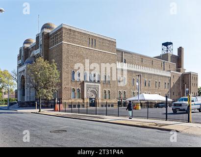 Ewing and Carroll, Trenton: Der ehemalige Crescent-Tempel, der heute von den Versammlungen der Pfingstkirche genutzt wird; Teil des Ewing/Carroll Historic District. Stockfoto