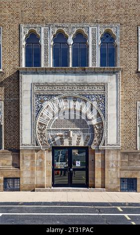 Ewing and Carroll, Trenton: Der ehemalige Crescent-Tempel, der heute von den Versammlungen der Pfingstkirche genutzt wird; Teil des Ewing/Carroll Historic District. Stockfoto