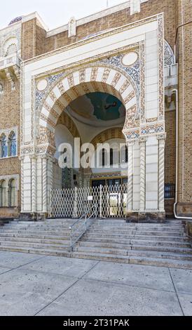 Ewing and Carroll, Trenton: Der ehemalige Crescent-Tempel, der heute von den Versammlungen der Pfingstkirche genutzt wird; Teil des Ewing/Carroll Historic District. Stockfoto