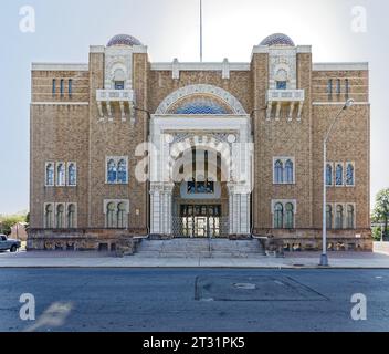 Ewing and Carroll, Trenton: Der ehemalige Crescent-Tempel, der heute von den Versammlungen der Pfingstkirche genutzt wird; Teil des Ewing/Carroll Historic District. Stockfoto