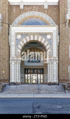 Ewing and Carroll, Trenton: Der ehemalige Crescent-Tempel, der heute von den Versammlungen der Pfingstkirche genutzt wird; Teil des Ewing/Carroll Historic District. Stockfoto