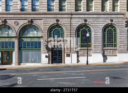 Hanover Academy, Trenton: Broad Street Bank Building, 143 East State Street, wurde 1900, 1913 und 1924 in drei Abschnitten errichtet. Stockfoto