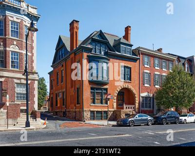 Downtown Trenton: Princeton House verbindet Richardsonian und Queen Anne Stil mit Ziegeln, Stein und Metall im State House Historic District. Stockfoto