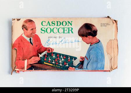 Casdon Soccer wurde von Bobby Charlton gespielt und ist ein klassisches Kinderfußballspiel in einer Kiste aus der Mitte der 1960er Jahre Stockfoto