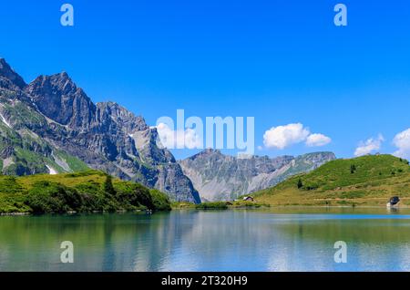 Trubsee im Kanton Nidwalden, Zentralschweiz, ein Alpensee am Fuße des Titlis oberhalb des Dorfes Engelberg Stockfoto