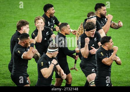 Saint-Denis, Frankreich, Frankreich. Oktober 2023. Neuseeländische Spieler spielen die Haka während der Weltmeisterschaft 2023, dem Halbfinalspiel zwischen Argentinien und Neuseeland am 20. Oktober 2023 in Saint-Denis bei Paris. (Kreditbild: © Matthieu Mirville/ZUMA Press Wire) NUR REDAKTIONELLE VERWENDUNG! Nicht für kommerzielle ZWECKE! Stockfoto