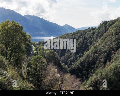 Contra Dam, Schweiz: Staudamm zur Stromerzeugung Stockfoto