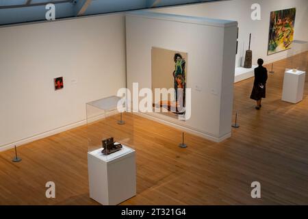 Das Metropolitan Museum of Art ist eine beliebte Touristenattraktion an der Museum Mile, New York City, USA 2023 Stockfoto