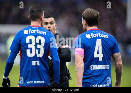 Lillestrom, Norwegen. Oktober 2023. Schiedsrichter Rohit Saggi wurde während des Spiels zwischen Lillestrom und Vaalerenga im Aaraasen Stadion Lillestrom gesehen. (Foto: Gonzales Photo/Alamy Live News Stockfoto