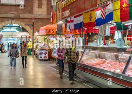 St. Lawrence Market ist wahrscheinlich der berühmteste Markt in Toronto. Einst wurde er von National Geographic zum besten Lebensmittelmarkt der Welt ernannt. Stockfoto