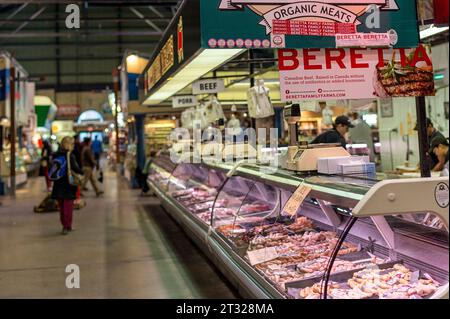 St. Lawrence Market ist wahrscheinlich der berühmteste Markt in Toronto. Einst wurde er von National Geographic zum besten Lebensmittelmarkt der Welt ernannt. Stockfoto