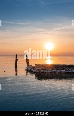 Sonnenuntergang am Gardasee, Venetien, Italien Stockfoto