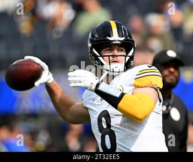 Inglewood, Usa. Oktober 2023. Pittsburgh Steelers Quarterback Kenny Pickett wärmt sich vor einem Spiel gegen die Los Angeles Rams im SoFi Stadium in Inglewood, Kalifornien, am 22. Oktober 2023 auf. Foto: Jon SooHoo/UPI Credit: UPI/Alamy Live News Stockfoto