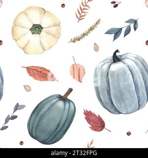 Kürbisse mit Aquarellmuster und orangefarbene Herbstblätter. Handgezeichnete Illustration isoliert auf weißem Hintergrund. Konzept für Stoffdruck, Etikett, Banner Stockfoto