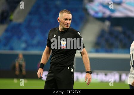 Sankt Petersburg, Russland. Oktober 2023. Artem Chistyakov, Chefschiedsrichter, der während des Fußballspiels der russischen Premier League zwischen Zenit Sankt Petersburg und Krylia Sovetov Samara in der Gazprom Arena im Einsatz war. Endpunktzahl: Zenit 3:1 Krylia Sovetov Samara. (Foto: Maksim Konstantinov/SOPA Images/SIPA USA) Credit: SIPA USA/Alamy Live News Stockfoto