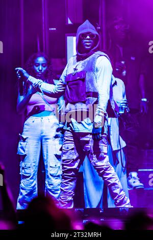 Mailand, Italien. Oktober 2023. Der US-amerikanische Sänger und Plattenproduzent Jeremy Phillip Felton, bekannt als JEREMIH, tritt live auf der Bühne des Mediolanum Forum auf und eröffnet die Show von 50 Cent. Vermerk: Rodolfo Sassano/Alamy Live News Stockfoto