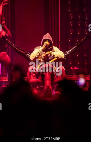 Mailand, Italien. Oktober 2023. Der US-amerikanische Sänger und Plattenproduzent Jeremy Phillip Felton, bekannt als JEREMIH, tritt live auf der Bühne des Mediolanum Forum auf und eröffnet die Show von 50 Cent. Vermerk: Rodolfo Sassano/Alamy Live News Stockfoto