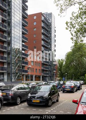 Blick auf den Einsteindreef-Humberdreef Appartementkomplex in Overvecht, Utrecht, Niederlande (Juni 2020) Stockfoto