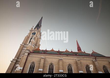 Bild der Kathedrale von Novi Sad. Die Kirche „Name Mariens“ ist eine römisch-katholische Pfarrkirche, die dem Fest des Heiligen Namens Mariens gewidmet ist. Es ist Th Stockfoto