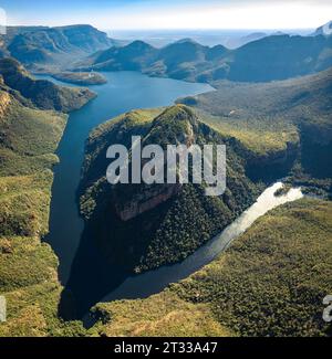 Aus der Vogelperspektive auf den Blyde River Canyon und die drei Rondavels in Graskop, Mpumalanga, Südafrika Stockfoto