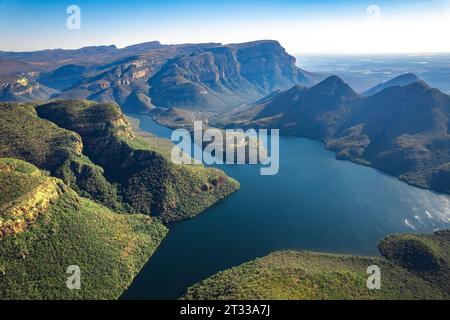 Aus der Vogelperspektive auf den Blyde River Canyon und die drei Rondavels in Graskop, Mpumalanga, Südafrika Stockfoto